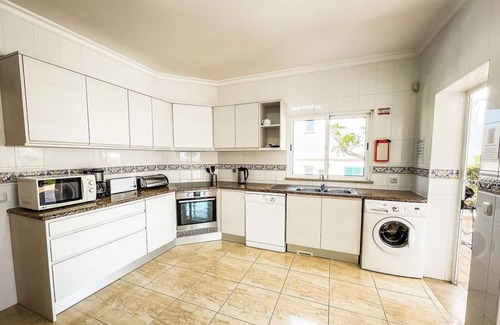 Albardeira Villa | Family Friendly Villa in secluded gardens close walk to the beach, marina & town
