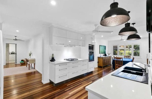 Point Vernon House | Family Friendly Walk to Beach