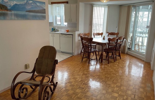 Fabreville House | Family-Friendlyin QuietLaval Neighborhood