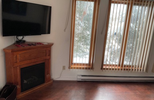 Fabreville House | Family-Friendlyin QuietLaval Neighborhood