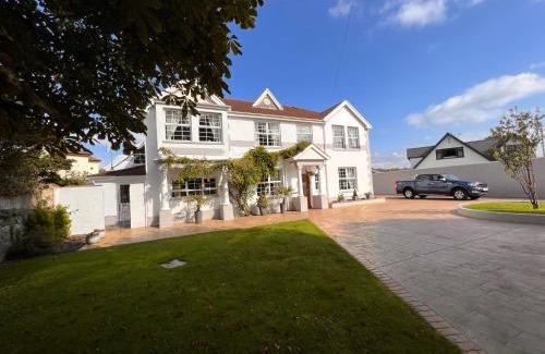 Porthcawl House | Family & friends get together birthday hot tub