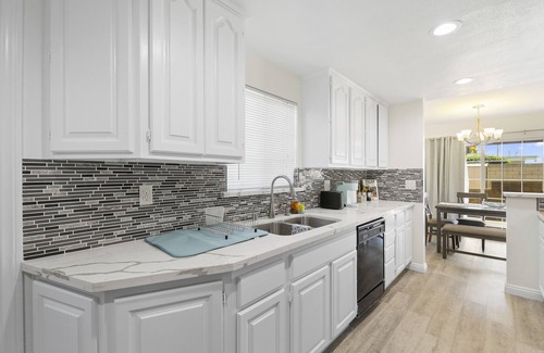 Northwest Anaheim House | Family friends vacation house close to Disneyland