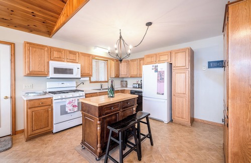 Town of Benton House | Family, fun, and water!