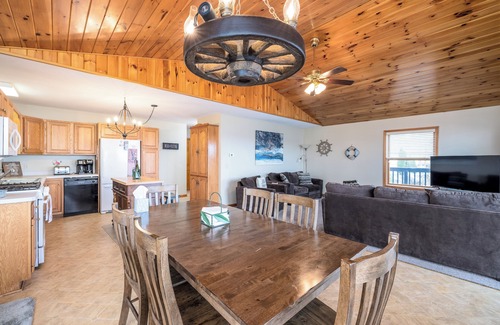 Town of Benton House | Family, fun, and water!