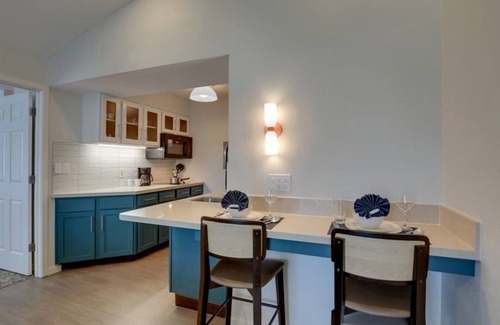 Sunnyvale Hotel | Family Fun at California's Great America Theme Park! 2BR Suite w/FREE Breakfast
