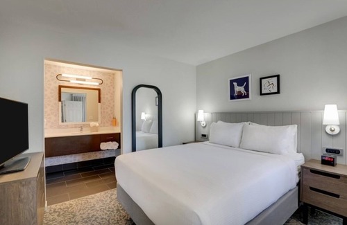 Sunnyvale Hotel | Family Fun at California's Great America Theme Park! 2BR Suite w/FREE Breakfast