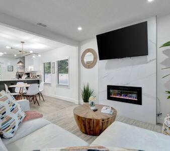 St. Petersburg - Clearwater House | Family Fun & Backyard Oasis Hot Tub Games & BBQ