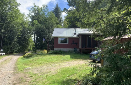 Thornton Cabin | Family Fun Cabin near Franconia Notch & White Mountains. Pet Friendly.