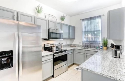 Regal Palms House | Family Fun Near Disney,4 bedroom Home w/wifi, Game Room & Pools.