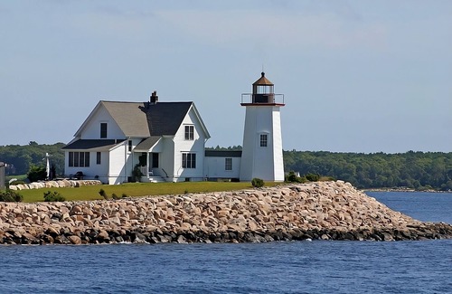 Silver Beach Hotel | Family Fun Near Woods Hole Aquarium! Indoor Pool, FREE Parking!