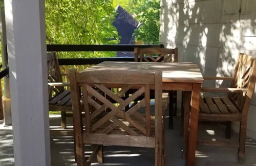 Bellefonte House | Family Fun & Pet Hugs: Cozy 3-bedroom Home away from Home.