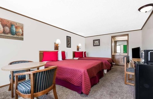 Summitt House | Family Fun! Pool, Picnic Area, Near Shops & Dining
