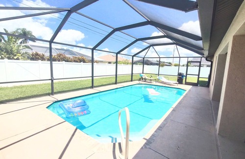 Caloosahatchee House | Family Fun Retreats! Heated Pool ! Big fenced yard! Dogs Friendly! Amazing 🤩