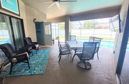 Caloosahatchee House | Family Fun Retreats! Heated Pool ! Big fenced yard! Dogs Friendly! Amazing 🤩