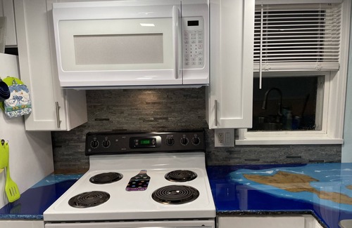 Put-in-Bay Villa | Family Fun Villa with all the amenities of home - Beautifully decorated!