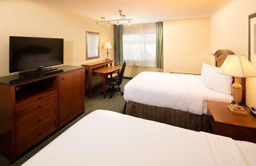 Wenatchee Resort | Family Getaway! 2 Pet-friendly Units, Outdoor Pool, Free Parking Onsite