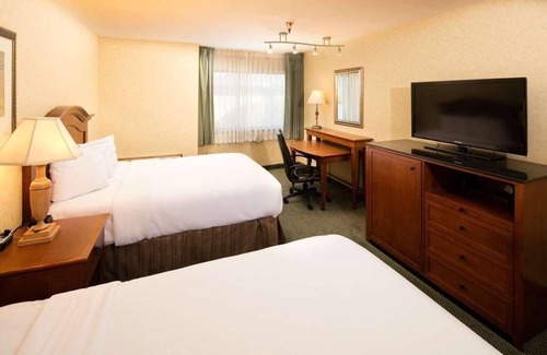 Wenatchee Resort | Family Getaway! 2 Pet-friendly Units, Outdoor Pool, Free Parking Onsite