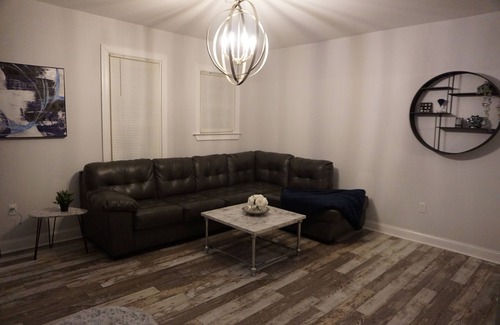 Salisbury House | Family Getaway- Beautiful & spacious 4 Bdrm Historic Home with a modern touch!