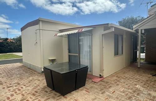 Broadwater House | Family Getaway - Cabin 50: Your Ideal Retreat for Comfort and Nature