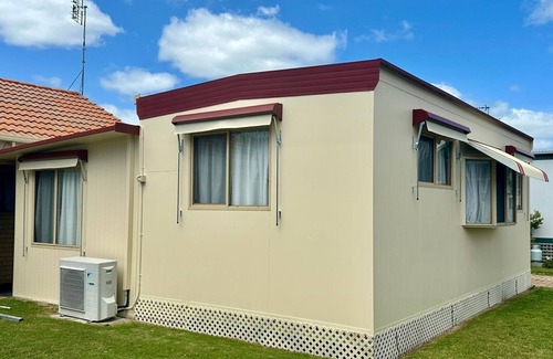Broadwater House | Family Getaway - Cabin 50: Your Ideal Retreat for Comfort and Nature