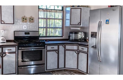 Rosendal House | FAMILY GETAWAY LOCATION Spacious four-bedroom home near beaches