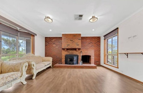 Darley House | Family Getaway, Multiple hiking spots and trails nearby