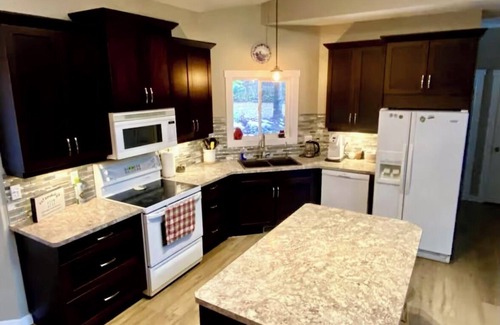 Vernon House | Family getaway on 5 acres close to Silverstar Mountain.