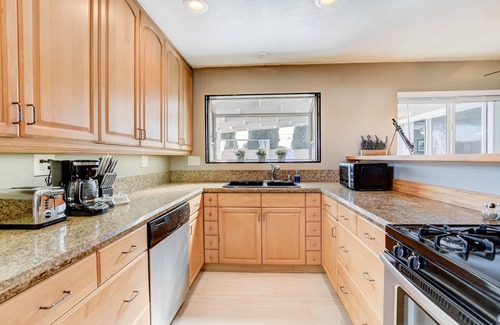 Clairemont House | Family Getaway ★ Pool & Hot-tub ★ HVAC ★ 4BD & Central
