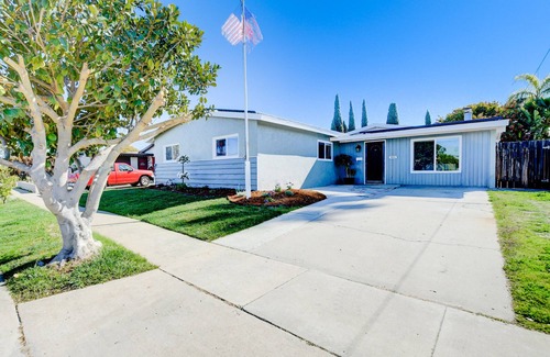 Clairemont House | Family Getaway ★ Pool & Hot-tub ★ HVAC ★ 4BD & Central