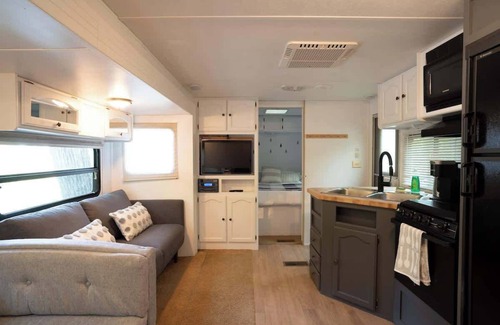 Miller Lake House | Family Glamping RV Springdale Retreat Tobermory