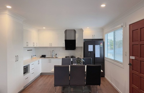 Sunnybank Hills House | Family Haven in Sunnybank | 2BR 2Bath/3 Beds