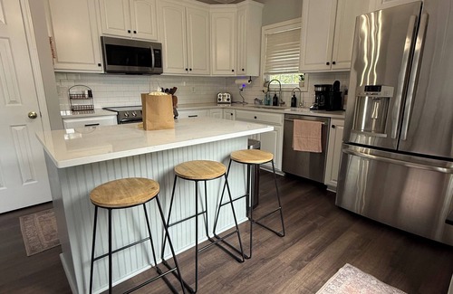 Troutville House | Family hiking w Pets, EV Charger+Peloton and Treadmill