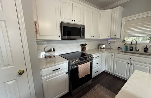 Troutville House | Family hiking w Pets, EV Charger+Peloton and Treadmill