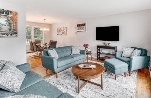Monroe House | Family Home Close to Warwick, 5 Mi to Lake!