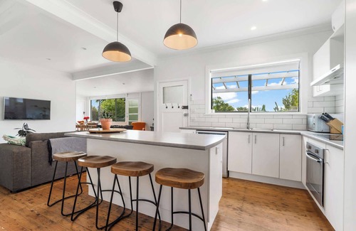 Orange East House | Family Home in East Orange - Cosy & Spacious