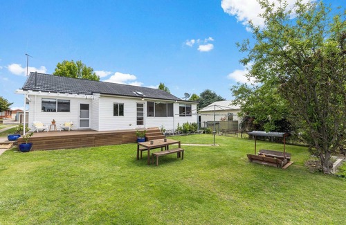 Orange East House | Family Home in East Orange - Cosy & Spacious