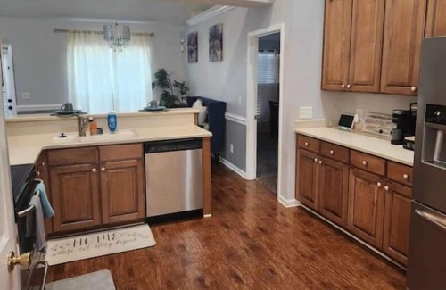 Fleming House | Family Home in quiet & safe area
