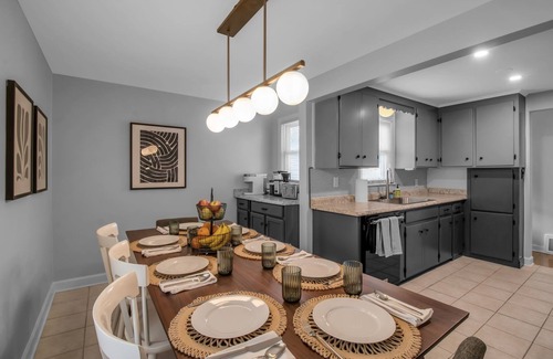 Eggertsville House | Family Home, King Beds, EV Charger, WFH, A/C