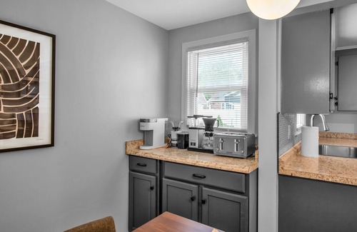 Eggertsville House | Family Home, King Beds, EV Charger, WFH, A/C