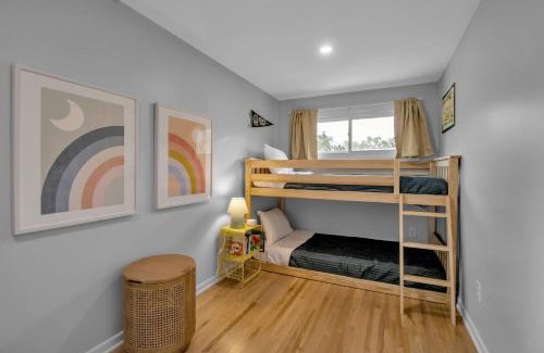 Eggertsville House | Family Home King Beds EV Charger WFH AC