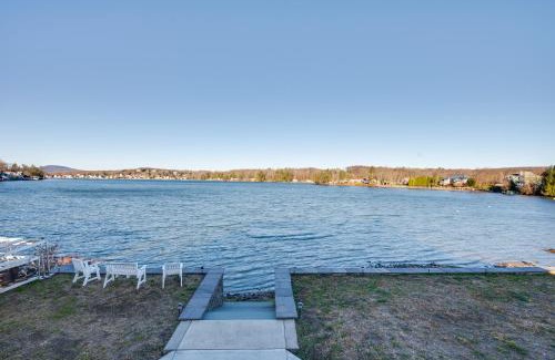 Carbondale House | Family Home on Lake Newton with Deck and Fire Pit