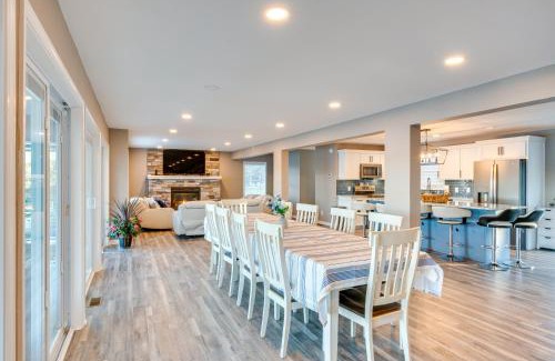 Carbondale House | Family Home on Lake Newton with Deck and Fire Pit