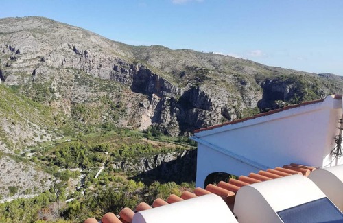 Villalonga House | Family home overlooking the Serpis River, 100% Nature