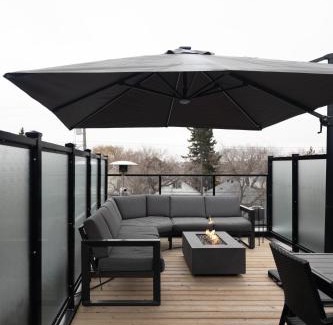 Waterford Valley House | Family Home Rooftop Patio King Gym Hot Tub