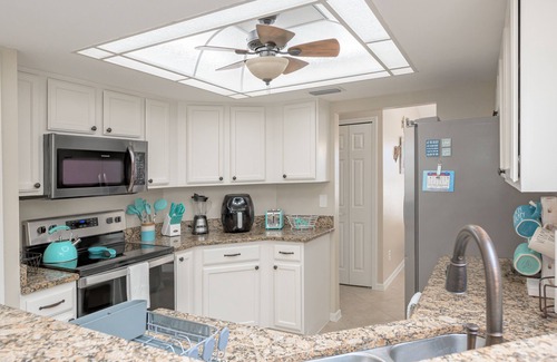Trafalgar House | Family-Home, swimming pool, near Palmetto Pine Country Club -