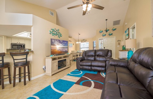 Trafalgar House | Family-Home, swimming pool, near Palmetto Pine Country Club -
