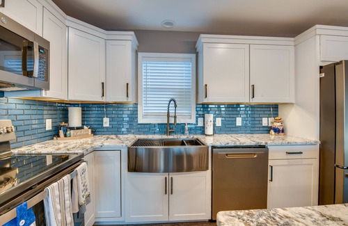 Carbondale House | Family Home on Lake Newton w/Deck & Fire Pit