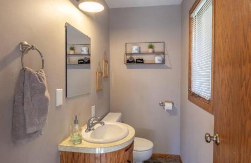 Bemidji House | Family Home W/2 King, 2 Queen Beds + Game Room
