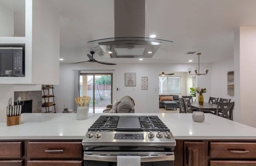 Biggs Field House | Family home w/outdoor playground