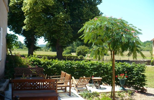 Vindecy House | Family home with many dépendances on 8000 m² of closed garden/14 people